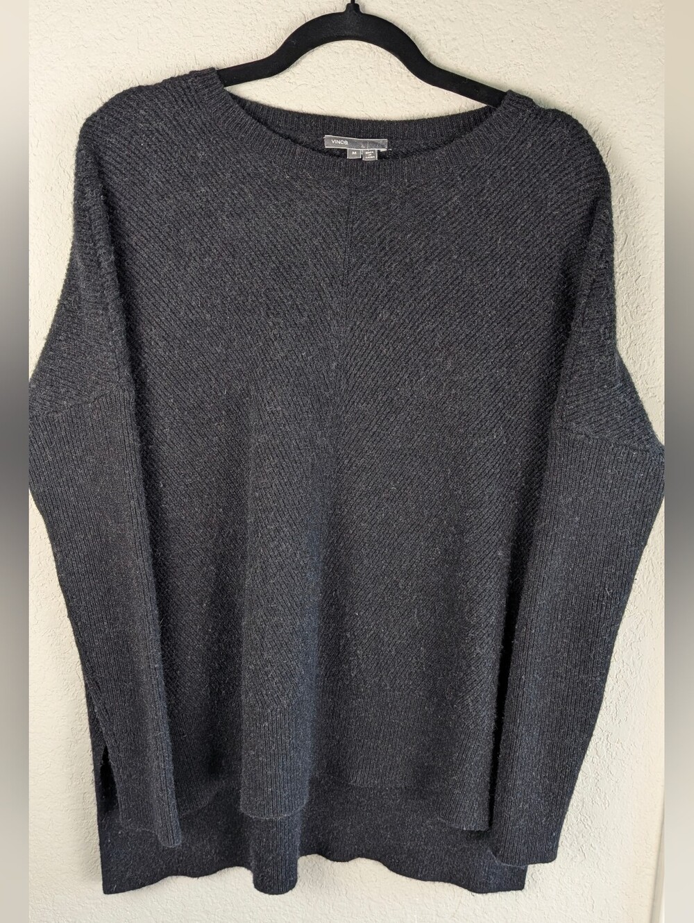 Vince. Wool Cashmere Sweater M Charcoal Gray High Low LS Chevron Pattern Chic